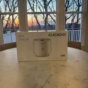 ✨Cuckoo Rice Cooker in White✨